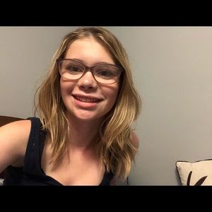 Meet your Posher, Mia